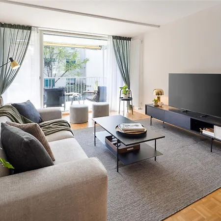 Zentrale Mit Buero Und Parkplatz * Saint-Gall