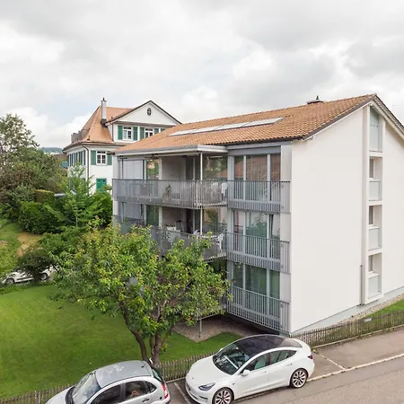 Zentrale Mit Buero Und Parkplatz *